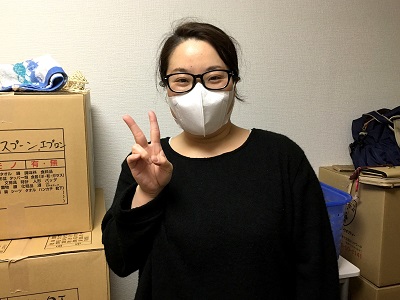福岡市西区のお客様より、 引越し後の段ボールなどの片付け のお手伝いのご依頼です。  「引越し後、段ボールの箱で いっぱいのお部屋の片付けを お手伝いしてほしい。」  とのご相談がありました。  タンスの中の洋服に、本、ゴルフクラブ、家電製品、大きな家具 仕分けや梱包を一人でやり終えるのは無理 お部屋の片付け作業をお手伝いしてくる業者さんはいないかな  引越ししてきたばかりのお部屋には 段ボールが山積みの状態でした。  お客様が開封作業を行いながら 空き段ボールを片付けていき、  開封作業が行いやすいように お手伝いをしていくとい う繰り返し作業です。  仕分け作業から搬出作業まで【便利屋】暮らしなんでもお助け隊 福岡六本松店が家一軒丸ごとすべて片付けます親の家(実家) お部屋　老人ホーム入居・退去 解体前 引越し 遺品整理 際に、大型家具 不要品 不用品粗大ごみ 粗大ゴミ の片づけで困っていませんか？  お引越しのご経験があるかた でしたら誰もが経験される 大変な作業です。  とりあえず、今すぐ必要なものは 取り出すことができたので  作業は2時間程で 完了いたしました。  「また、お願いするかと 思いますので、 その際はよろしくお願いします。 今日は本当に助かりました。」  お疲れだったにも関わらず、 最後はにっこり笑顔で  写真撮影にもご協力いただき ありがとうございました。  新居での新しい生活が 多幸でありますよう 願っております。  【便利屋】暮らしなんでもお助け隊 福岡六本松店は、歯ブラシから大型家具まで家の中の不用品・不要品・粗大ごみ・粗大ごみすべてを片付けいたします。老人ホームへの入居・退去　お家の解体前　引越しの際にでた不用品、ご入院・ご退院の際のお部屋・実家片付け　遺品整理まで何でもご相談下さい  何でもお手伝いしておりますので  「おたくでは、こんな片付けも できる？」というようにお気軽に お問い合せ下さい。  お電話お待ちしております。  老人ホームへの入居・退去　お家の解体前　引越しの際にでた不用品、ご入院・ご退院の際のお部屋片付け　遺品整理は歯ブラシから大型家具(不用品・不用品・粗大ごみ・粗大ゴミ)まで、家の中ぜんぶ(親の家・実家片付け)【便利屋】暮らしなんでもお助け隊 福岡六本松店が全て片づけます。0120-263-101老人ホームへの入居・退去　お家の解体前　引越しの際にでた不用品、ご入院・ご退院の際のお部屋片付け　遺品整理で困ったら歯ブラシから大型家具(不用品・不用品・粗大ごみ・粗大ゴミ)まで、家の中ぜんぶ(親の家・実家片付け)【便利屋】暮らしなんでもお助け隊 福岡六本松店へのお問い合わせは、スマートフォン・iPhoneからはココをクリックすると電話がかけられます