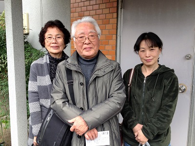 大野城市のお客様より、 ご親族様がお住まいになられて いたお家の片付けのご依頼です。  「お家の片付けを行う予定にして いますので、一番大きな2tパック  をお願いしようと思っているのです が、6日のご予約はできますか？　  それと駐車スペースがなく お家の前も道幅があまり広くない のですが…大丈夫でしょうか？」  とお問い合わせをいただきました。  トラックの駐車スペースをご心配 しておられましたので、  お調べしたところ 近くのコイパーキングが確認でき、  ご希望日のご予約も可能 でしたので後日お伺い することになりました。  当日は、お客様のお母様と娘様と 3人でタンスや食器棚の中のもの を仕分けし梱包作業を  されておられて、作業は ほぼ完了している状態でした。  仕分け作業から搬出作業まで【便利屋】暮らしなんでもお助け隊 福岡六本松店が家一軒丸ごとすべて片付けます親の家(実家) お部屋　老人ホーム入居・退去 解体前 引越し 遺品整理 際に、大型家具 不要品 不用品粗大ごみ 粗大ゴミ の片づけで困っていませんか？  梱包された段ボールとごみ袋が たくさんございましたのでとても 大変な作業だったことと思います。  まずはお家の中を拝見させて いただきお見積をいたしました。  2tパックをご希望されて いましたが、お家の中のもの  すべて片付けるとなると 2tトラック1台では片付けられる 量ではありませんでした。  「すみません、 わたしの検討違いで…でも 全部片付けなくていけないので どれくらいの費用がかかるか お見積りをお願いします。」  と、とても申し訳なさそうに お客様はご相談されましたが、  どれくらいのトラックで全部 片付けられるかなんてベテランの  スタッフでなければすぐに 検討なんてつかないものです。  お問い合わせの際に、 大きな家具類やお部屋数、 お客様が見たままの状況を お伝えしてくださるだけで 構いません。  もし検討が違った場合でも 色々なプランをご提案できます のでお気軽にご相談ください。  どうしよう、たくさんの不用品・不要品・粗大ゴミ・粗大ごみ 時間もないし、人手もいないし、どこの業者にお願いしたらようのか わからないし、いったい費用はどれくらい必要なの、作業時間はどれくらいかかるの  お家の中のものを全部ということ でしたので、各お部屋を再度拝見 させていただきました。  大きな和ダンスセット タンス(中)2台・介護ベッド・ 食器棚(大)・ダイニングテーブル コタツ・鏡台・テレビ2台 冷蔵庫(大)・洗濯機・エアコン3台 ベッド(S)・3段BOX・押入れの中 仕分けされた段ボール/ごみ袋 家電品  外に設置されている倉庫内を 含めて2tトラック2,5台ほどの 片付け作業が必要でした。  （お客様が思っていたより費用が かかってしまうことや  お見積り当日に追加の作業を お願いしたいということが あるかと思います。  ご遠慮なくお伺いしたスタッフへ 相談ください。  お見積りの費用をお伝えしたところ  「全部片付けていただきたいの でよろしくお願いします。」  とご承諾をいただきました。  次の問題は片付け作業量が 増えておりましたので、  本日中に完了することが できないことをお伝えし  再度スケジュールの調整を お客様とご相談いたしました。  「完了日時はまだ余裕が ありますので大丈夫なのですが、 今日以外ですと作業にお立会い することができません。」  そこで、お家の鍵をお預かりし、 作業が完了しましたら  ご報告のお電話をいたしますので ご都合のよい日時にご確認という  かたちで作業をすすめさせて いただくことになりました。  …作業へのお立会いはお客様の ご要望にそって行っております。 お立会いができない場合は、 鍵をお預かりして作業を 行っております。 また遠方からのご依頼でご確認に こられないような場合は 作業完了報告書を 作成いたします。  主な作業は運びだし作業 でしたので、翌日よりスケジュール の調整を行いながら、  作業後のお掃除も含めて 作業時間は2日間で完了 することができました。  完了報告のお電話の後、 確認にきていただきました。  ご確認当日は、 お客様とご両親の3人で来られ、  「床のお掃除までしてくださってい るのですか！きれいになりました ね～ものがなくなるとこんなに 広く感じるのね！ここまできれい にしていただいて ありがとうございます。」  と感謝の言葉を かけていただきました。  ここにお住まいになられていた ご親族様がご入院され、  数年間そのままの状態でしたので 片付けを行おうと当社へ ご相談をされたとのことでした。  最後にお客様より 「本当に大変な作業を ありがとうございました。また何か 困ったときはお願いさせて もらうかと思いますので その際はよろしくお願いします。」  とお礼のお言葉をかけていただき、 みなさま揃って写真撮影にも ご協力いただきました。  親の家(実家) お部屋 老人ホーム入居・退去 引越し 解体前 遺品整理の際の不用な家具 不用品 不要品 粗大ごみ 粗大ゴミ家一軒丸ごと片付けを【便利屋】暮らしなんでもお助け隊 福岡六本松店が作業完了ですっきりしました  片付けに関することはいろいろ 何でもお手伝いしておりますので  「おたくでは、こんな片付けも できる？」というようにお気軽に お問い合せ下さい。  お電話お待ちしております。